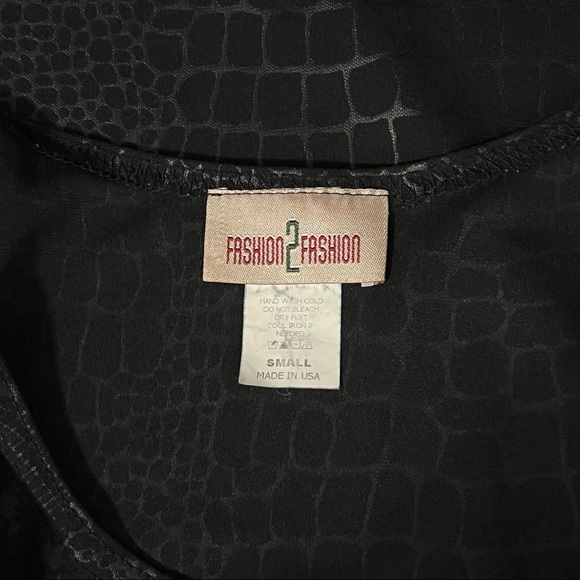 Fashion 2 Fashion Women’s Snake Print Sleeveless Top Size Small - Picture 2 of 7